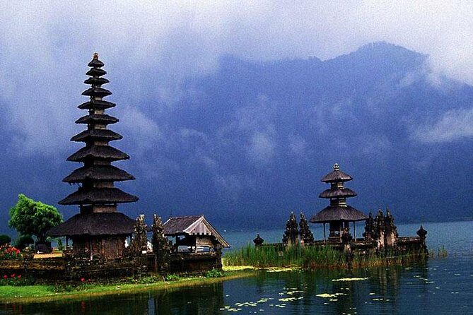 3 Days Sightseeing to the Famous Place in Bali - Day 1: Tanjung Benoa Beach to Uluwatu sunset dance