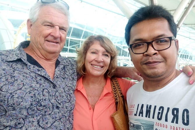 Airport Transfer Check in OR Check out Seminyak Area - How the pickup at Bali Airport actually goes (name sign, waiting time, Wi-Fi)