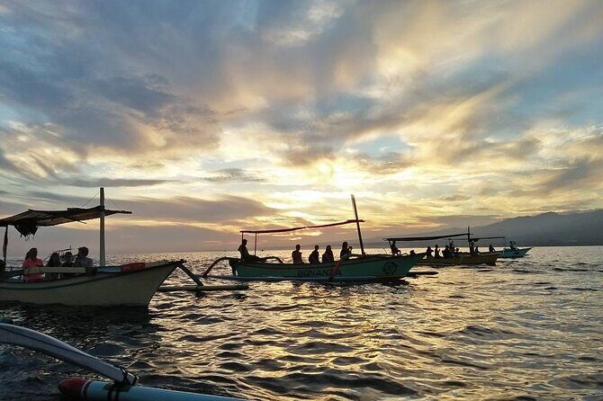 All inclusive Lovina Dolphins Sunrise tour, Waterfall & Temple - Git Git Waterfall hike: scenery with a steady pace