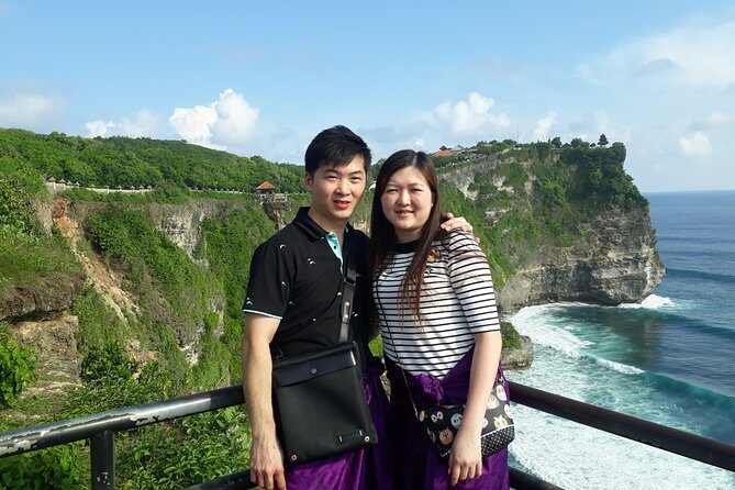 Amazing 4 Day Bali Tour Packages - Day 2: Tanah Lot, Beratan lake temple, hidden hills, and Pod chocolate