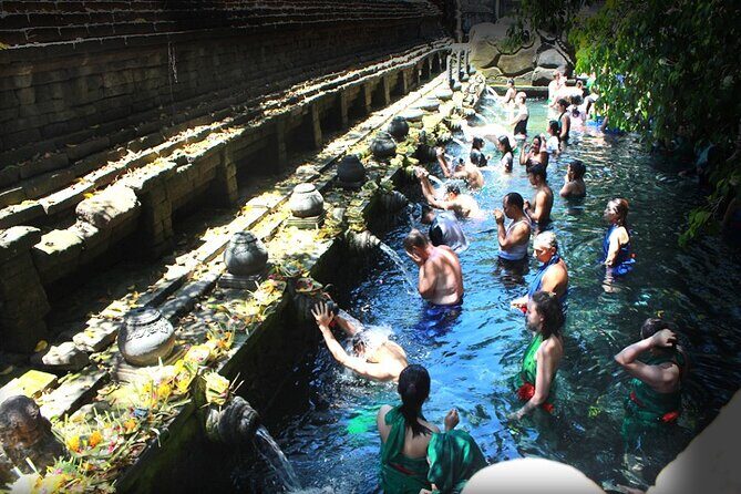 Bali Day Trip: Ubud Temples & Hidden Waterfalls - Tirta Empul Temple Purification: The Quiet Routine of the Pools