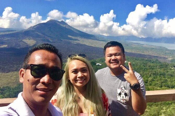 Bali Full Day Tour - Bali Temple Tour - Mount Kawi (Gunung Kawi) tombs: the step descent is the main event