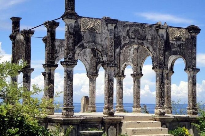 Bali Instagramable Tour - Lempuyang Temple: lining up the Gate of Heaven view