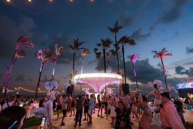 Bali Nightlife Tour: Seminyak & Canggu Bars, Clubs with Transport - Stop 1: Red Carpet Champagne Bar’s Hollywood-style start