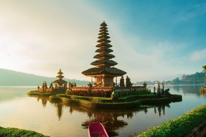 Bali Private Tour: Handara Iconic Gate, Watefall and Temple - Stop 2: Handara Iconic Gate for fast, iconic photos