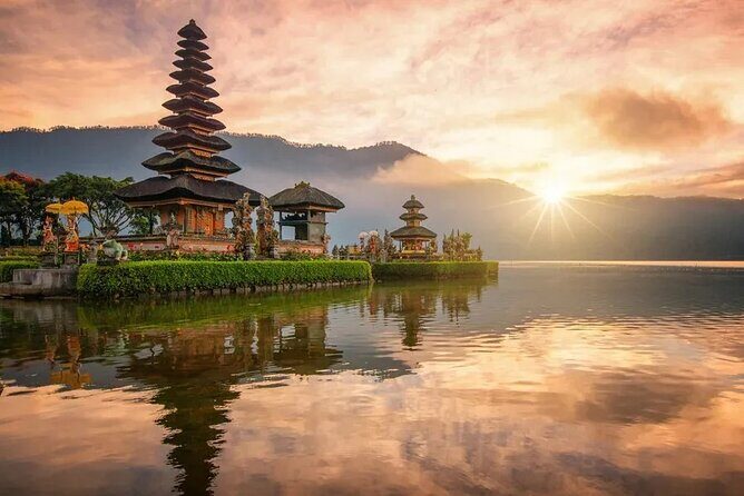 Bali Private Tour: Handara Iconic Gate, Watefall and Temple - The guide quality: Natha, Wayan, Dani, Dewa (and why you should care)