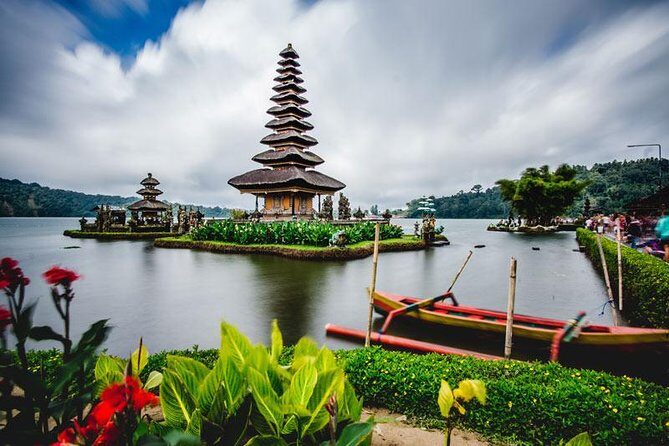 Bali Watching Dolphin at Lovina Beach & aling aling waterfall - Lovina Beach at Sunrise: Boats, Odds, and What You Might See