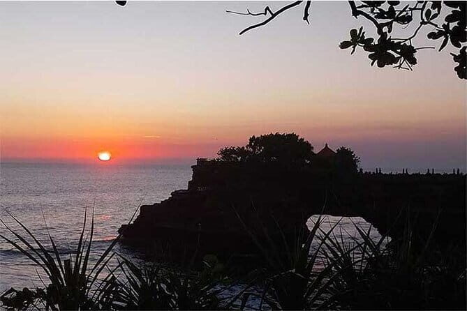 Banyumala Waterfall, Jatiluwih, Ulun Danu and Tanah Lot tours - A full-day circuit: sea temple, rice terraces, lake shrines, waterfalls