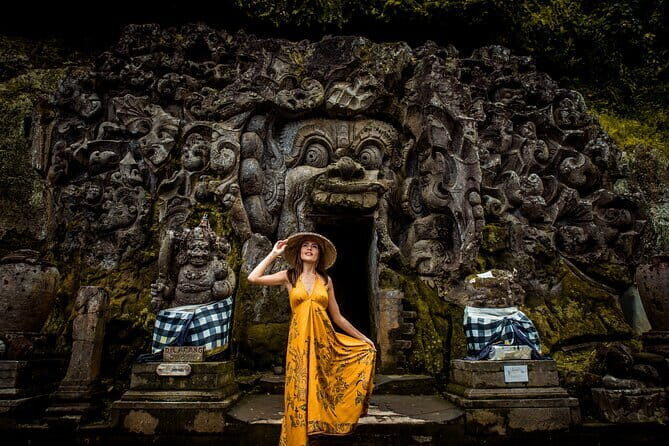 Banyumala Waterfall, Jatiluwih, Ulun Danu and Tanah Lot tours - Ulun Danu Bratan Temple: a lake-plateau temple tied to Dewi Danu