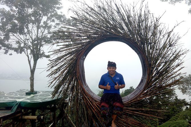 Best of North Bali: Banyumala Waterfall, Handara Gate and Temple - Your guide makes the difference: examples of what to look for