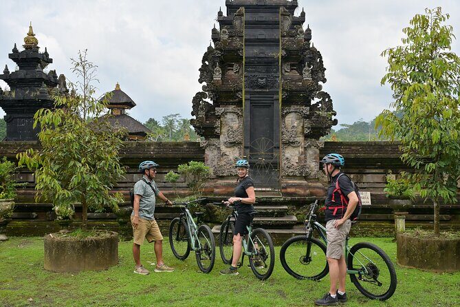 Cycling and Cooking Class in Ubud - The market stop: learning what you’re actually tasting