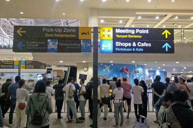 Exclusive Bali Airport Arrival to Hotel Transfer - Getting picked up with your name signboard
