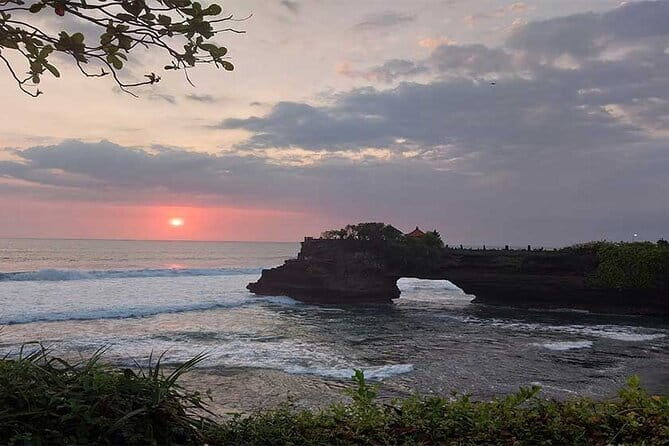 Full Day Private Tour from Tegenungan Waterfall to Tanah Lot - Private 10-hour circuit from Seminyak: what you’re paying for