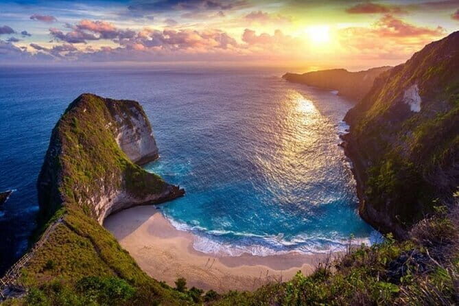 Full Day Private Tour to Ubud Waterfall and Uluwatu Sunset - Ubud lunch break: Indonesian food in a real village setting (vegetarian available)