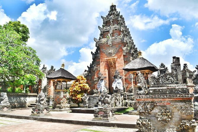 Half Day Bali Shopping Art Village Private Tour - Stop 4: Mas wood carving centers and those signature curves