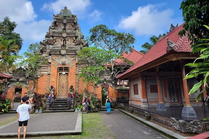 Half Day Ubud Village Private All Inclusive Tour - Sacred Monkey Forest Sanctuary: A Small Rain Forest in the Middle of Town