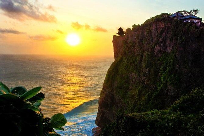 Half Day: Uluwatu Temple,KECAK FIRE DANCE Evening Tour & Jimbaran SEAFOOD Dinner - Private pickup and air-conditioned comfort matter more than you think