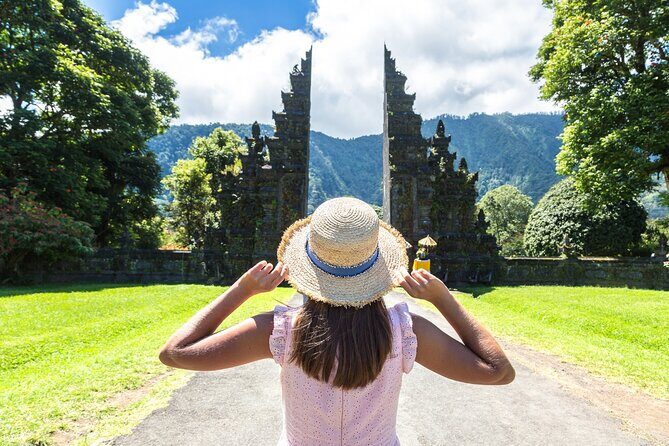 North Bali Hidden Gems Tour Ulun Danu Temple Twin Lakes Waterfall - Lunch, refreshments, and the guide factor (aka why this tour feels “easy”)
