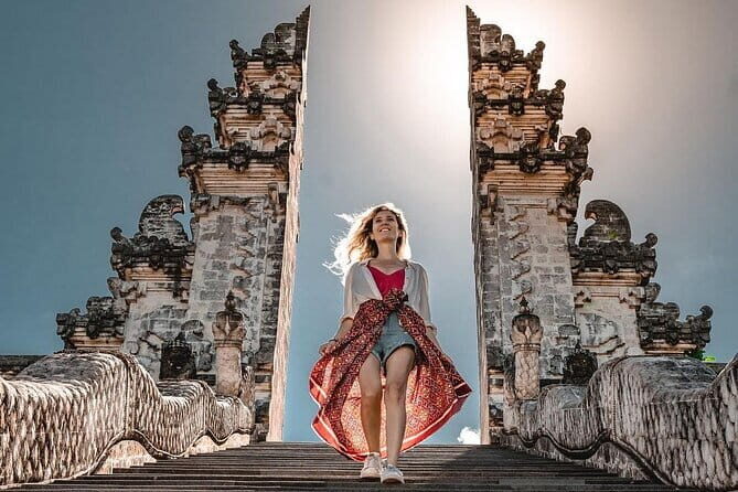North Bali highlights: Buddhist temple, Waterfall & hot spring - Ulun Danu Bratan Temple: lake views to finish strong