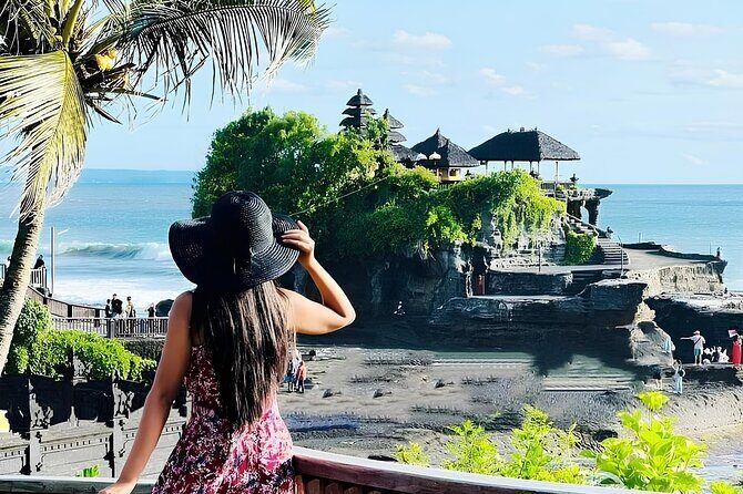North Bali Nature Escape Rice Terraces, Temples & Waterfall - Ulun Danu Beratan Temple: the water-temple effect on Lake Beratan