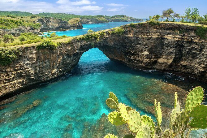 Nusa Penida Instagram Unforgettable Tour - Crystal Bay: black crystal sand and an easy change of pace