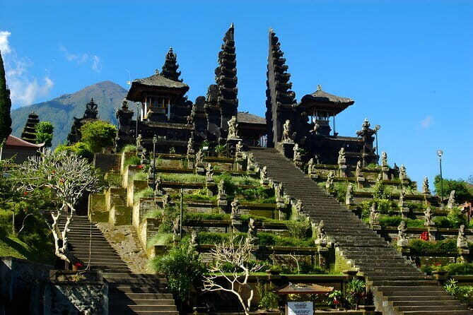 Nusa Penida Private Full Day West Island Tour From Bali - West Island stop 4: Crystal Bay beach time and swimming reality