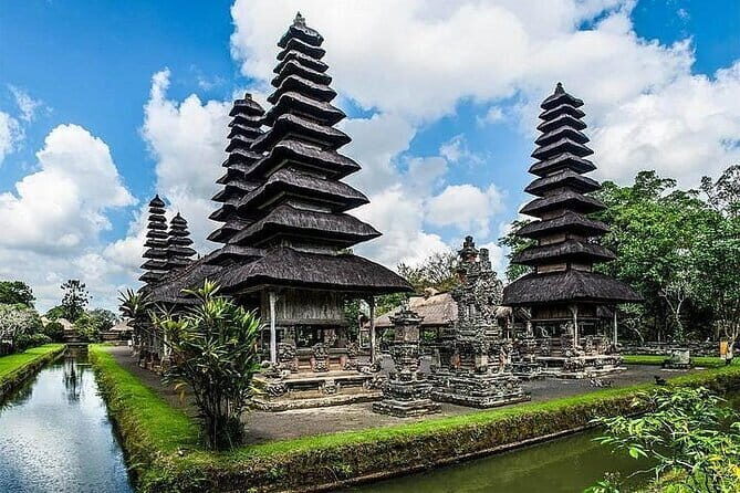 Nusa Penida Private Full Day West Island Tour From Bali - The lunch break: included, local, and timed to keep you moving
