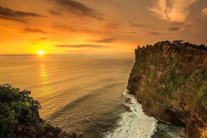 Private Tour Bali Beaches and Uluwatu Temple with Dinner - Uluwatu Temple: Cliff Views, Monkeys, and a Cultural Stop That Fits