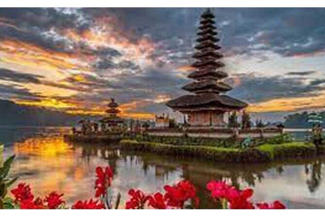 Private Tour Bali Swing & Visiting Temples in Bali - Ulun Danu Beratan Temple in Bedugul: the lake-shrine break