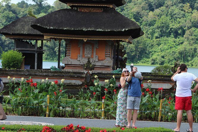 Private Tour: Bali Temples, Hidden Waterfall and Handara Gate - Ulun Danu Beratan (Ulun Danu Bratan): The Lake Temple Classic