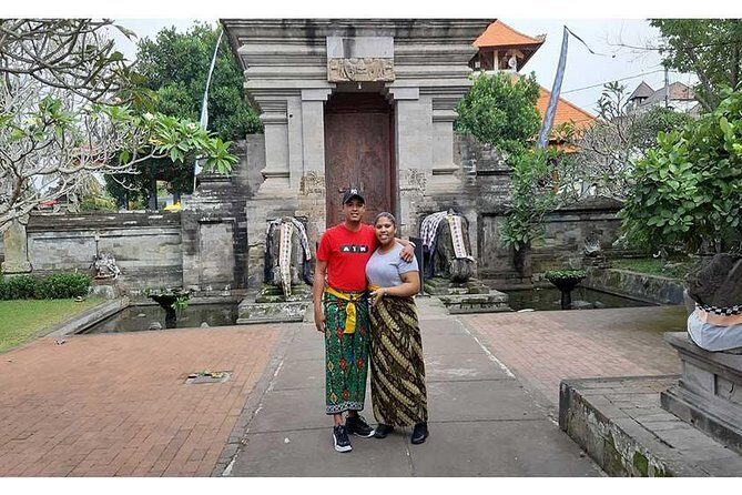 Private Tour: Batuan Temple, Tegenungan Waterfall, Elepahant Cave Free transport - Entering Batuan Temple: the Candi Bentar gate and sacred zoning