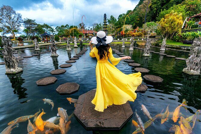 Private Tour: Gates of Heaven,Tukad Cepung Waterfall, Tirta gangga - Tirta Gangga: a royal water palace with fish and temple views