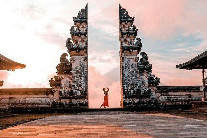 Private Tour Lempuyang, Tirta gangga, tukad Cepung Waterfall - Tirta Gangga: Royal Water Garden Pools and Fish-Filled Calm