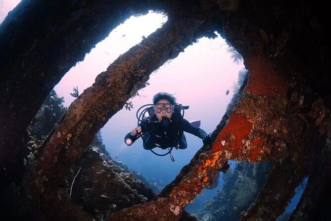 Shipwreck Diving in Tulamben - Between sessions: snacks, drinks, and a lunch designed for divers