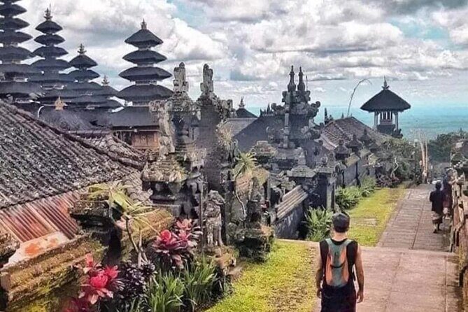 The Fantastic East Of Bali Private Guided Tour - Stop 2: Happy Swing Bali in Tegalalang and rice-terrace photo timing