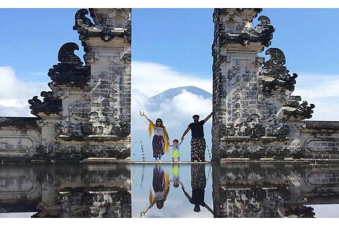 Tour Gate of Heaven at Lempuyang Temple - Blue Lagoon Snorkeling with lunch - The photo-wait reality: how to keep your cool at the gate
