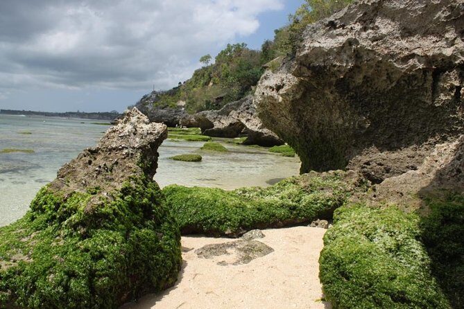Uluwatu Temple And Fire Dance Tour - Jimbaran Bay: White Sand, Beachside Music, and Seafood by the Weight