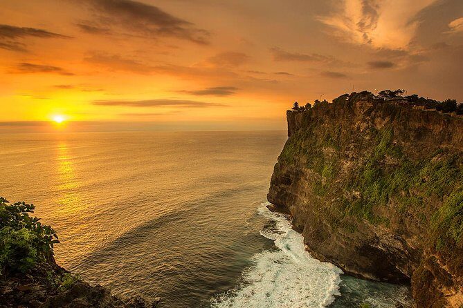 Uluwatu Temple Excursion - FREE WI-FI - A 9-Hour Cliff-and-Beach Circuit from Seminyak (8:30 am start)
