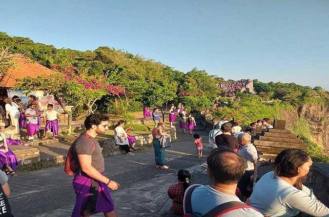 Uluwatu Temple with Sunset Tours - Comfort checklist: what to bring for cliff, beach, and dinner